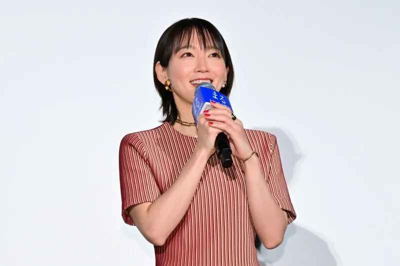 吉岡里帆、旅行先のタイで人生初スカイダイビング「飛んでいる時に気持...