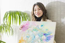 色のチカラで夢が叶う。すべての人の中にある可能性を引き出すアーティスト「kana Iwata」