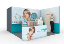 スキンケアブランド「SAM’U」がRakuten GirlsAwardに初出展！ブランドアンバサダーに就任したK(&TEAM)一色のブースに！