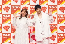 庄司智春、妻の藤本美貴に母の日のプレゼント！「ツルハのビューティーアドバイザーに選んでもらいました」