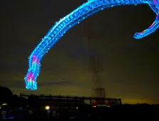 玉川学園上空に浮遊するUFO！？建設×アートの融合