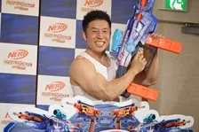 なかやまきんに君が登場　笑いの絶えないナーフ新作発表会