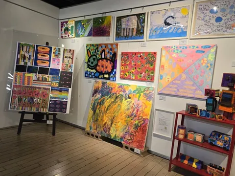 障がい者アートを展示する「第2回かながわともいきアート展〜生きること、表現すること〜」が赤レンガ倉庫にて開催