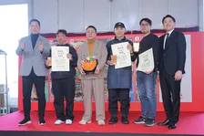 来場者投票“お家でも食べたいご当地鍋”No.1決定　「第1回 全国鍋総選挙」表彰式に中畑清が登場「鍋の大会は永久に不滅です！」と宣言