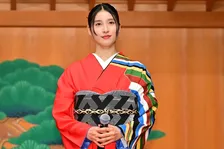 艶やか土屋太鳳、人気ゲーム最新作をブドウで表現「…意味わかりますか」