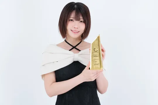 えなこ、2025年トップカバーアワード総合1位で史上初の殿堂入り