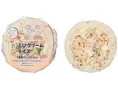 足立区の人気給食「えびクリームライス」がセブン‐イレブンのおむすびに...