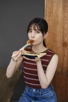 日向坂46・小坂菜緒が故郷・大阪へ！たこ焼きやレトロ喫茶を楽しむ“こさかなと帰ろう！