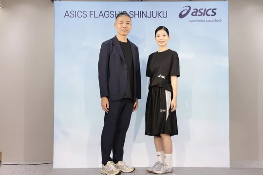 石井杏奈、アシックス新旗艦店に「没入できる場所」　俳優の役作りとの共通点