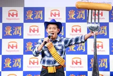井戸田潤、ハンバーグならぬ“ウインナー師匠”で登場！日本ハム「豊潤」が王者へ宣戦布告