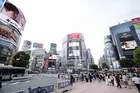 渋谷スクランブル交差点で偶然出会った「松下洸平×きゅうりのキューちゃん」 9月9日「キューちゃんの日」がもたらすワクワク感