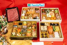 ファミマ、2027年「おせち」予約開始　物価高で平均価格726円引き下げ、早割も24日延長