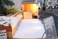 裸足で歩くとひんやり！ 東邦レオが神田で行った「街を冷やす地面」の秘密