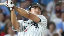 村上宗隆、初球宴初打席は160km超え剛腕に空三振　7回に“7番・一塁”で守備から出場　同僚バルガスの一発には笑顔