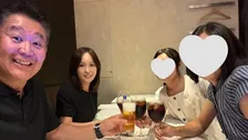 【 花田虎上 】　妻・倉実さんの誕生日を家族でお祝い「5日前からプレゼントを渡したり昨日はお花を送ったりしてました」