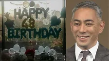 【 市川團十郎 】48歳の誕生日　ぼたんさん・新之助さん2人のサプライズに「涙」　大窓の朝日にバルーン