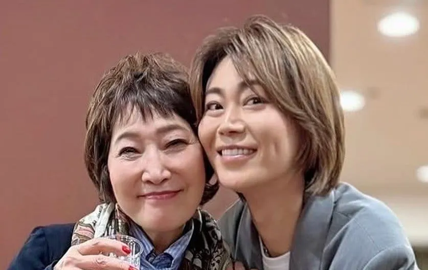 【 氷川きよし 】　森山良子さんと２ショット　「ホッとするあたたかい方♡お母さん」」