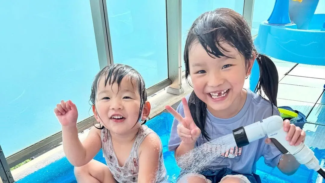 【 ののちゃん 】 プールの季節到来 姉妹で遊ぶ姿に「お裾分けで涼しくなったよ」「暑い日はプールが一番だね」反響続々 【村方乃々佳】