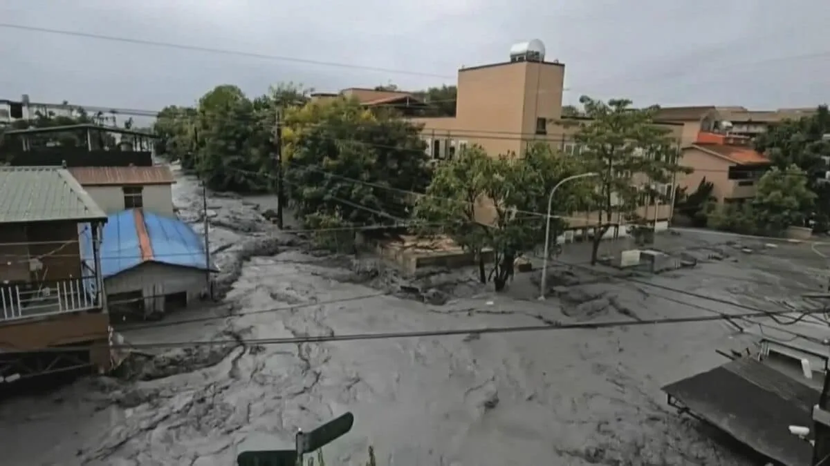 台風18号　台湾で2人死亡、30人行方不明　花蓮ではせき止め湖から水があふれ出し冠水など深刻な被害