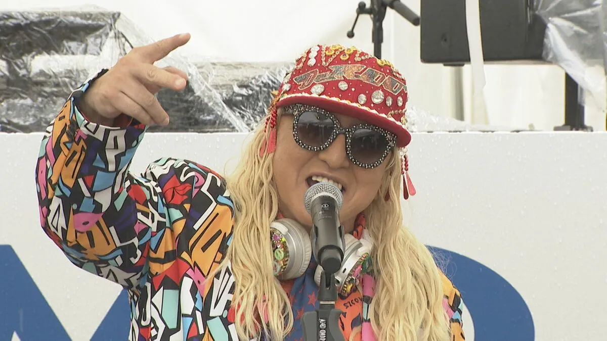 【DJ KOO】療養から復帰後初の公の場でダブルピース「体調は100%」「普段飲んでないお薬とか気をつけて」