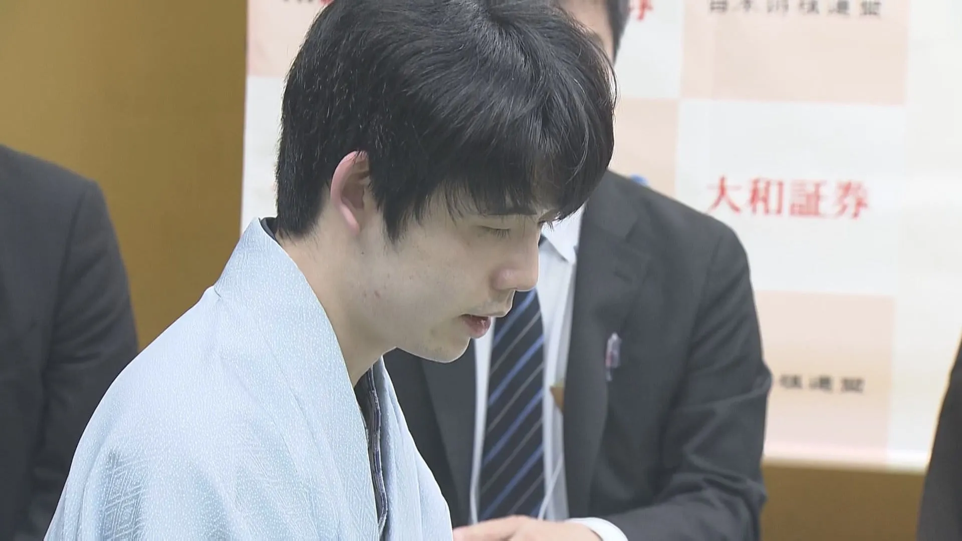 名人戦第2局は藤井七冠が勝利　タイトル3連覇に向け2連勝　羽田空港で実施