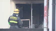 【速報】東京・小金井市のアパートで火事 40代男性が救助されるも意識のない状態 男性消防隊員2人がけがも意識あり