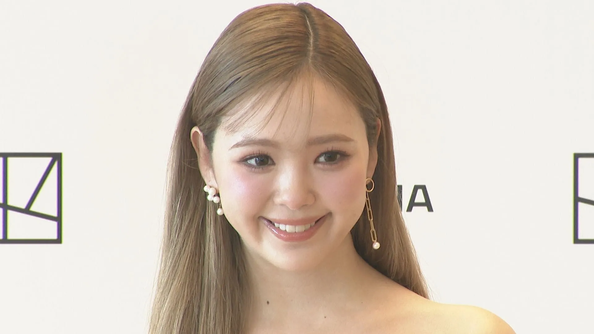 【藤田ニコル】　ニコル流・あか抜けメソッド　初の美容本　「みんなで『かわいい！』って褒め合って高め合いたい」