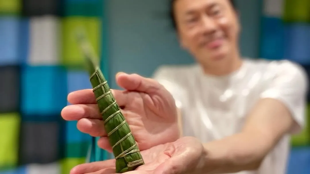 【遠藤憲一】「ちまきです。どうぞ」　季節の食べ物にフォロワー「ありがとうございます」「うちはかしわもち」ほっこり反応