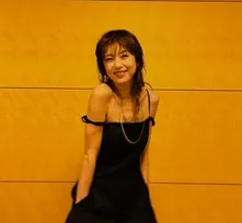 【 高岡早紀 】　デコルテ全開の黒パンツドレス姿を披露　「似合いすぎ〜」「お洒落ショット」　ファン反響