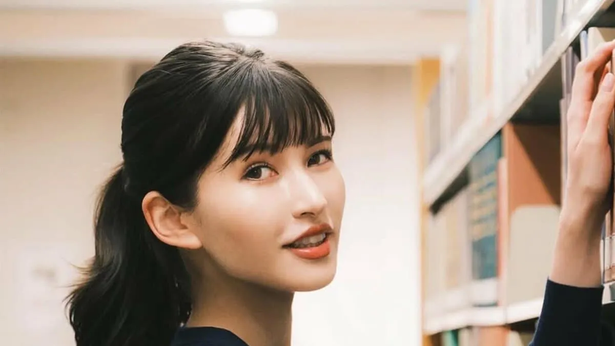 岡田真澄さんの娘・岡田朋峰さん　「今年もたくさんの青学生に会えるのを楽しみにしています」母校の大学で授業へ　元ミス・インターナショナル日本代表