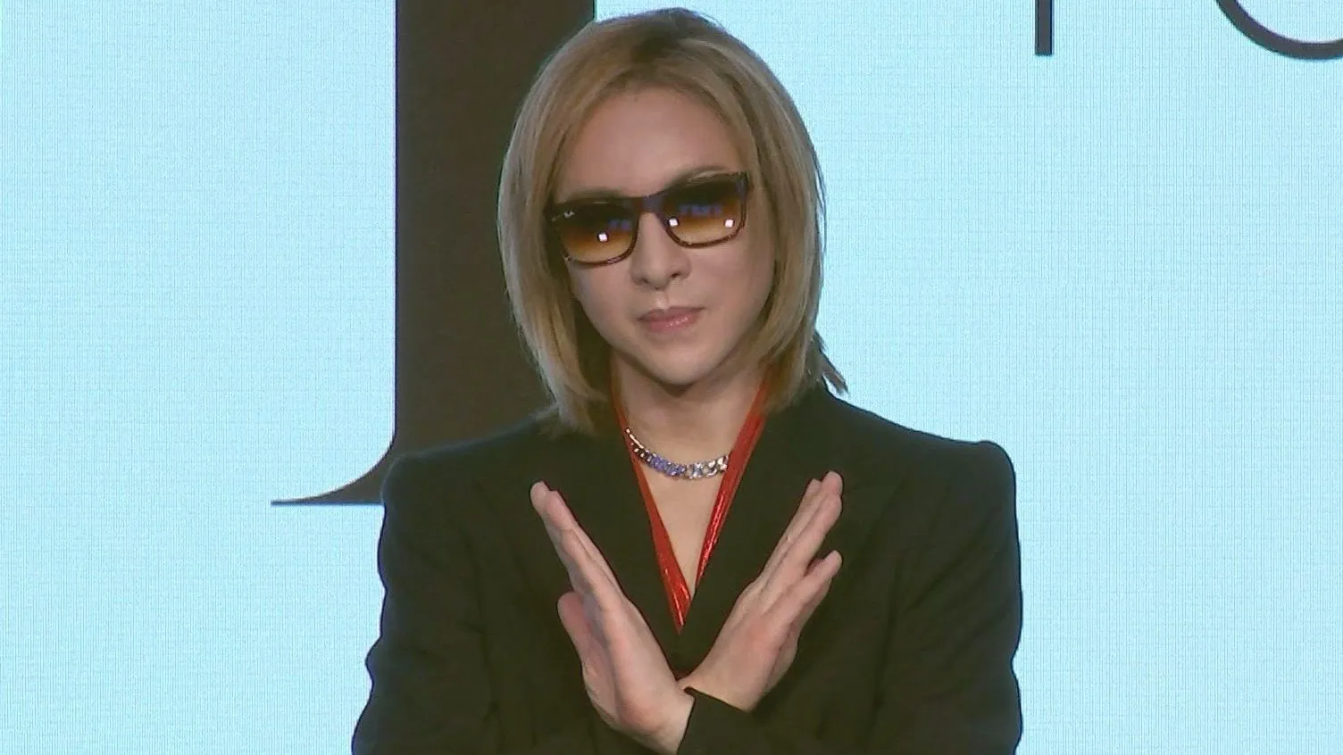 【YOSHIKI】今夏ドラマー復帰を目指す「今日もLAで朝から理学療法士とリハビリ。結構激しくてきつい。」 去年10月に首の手術