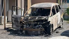 「車が燃えている」　全焼した車の近くで男性の遺体を発見 　埼玉・行田市