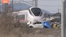 特急列車と乗用車が踏切で衝突　乗用車運転の男性死亡　特急の乗客乗員約560人にけがなし　茨城・水戸市　JR常磐線一部で一時約4時間半にわたり運転見合わせ