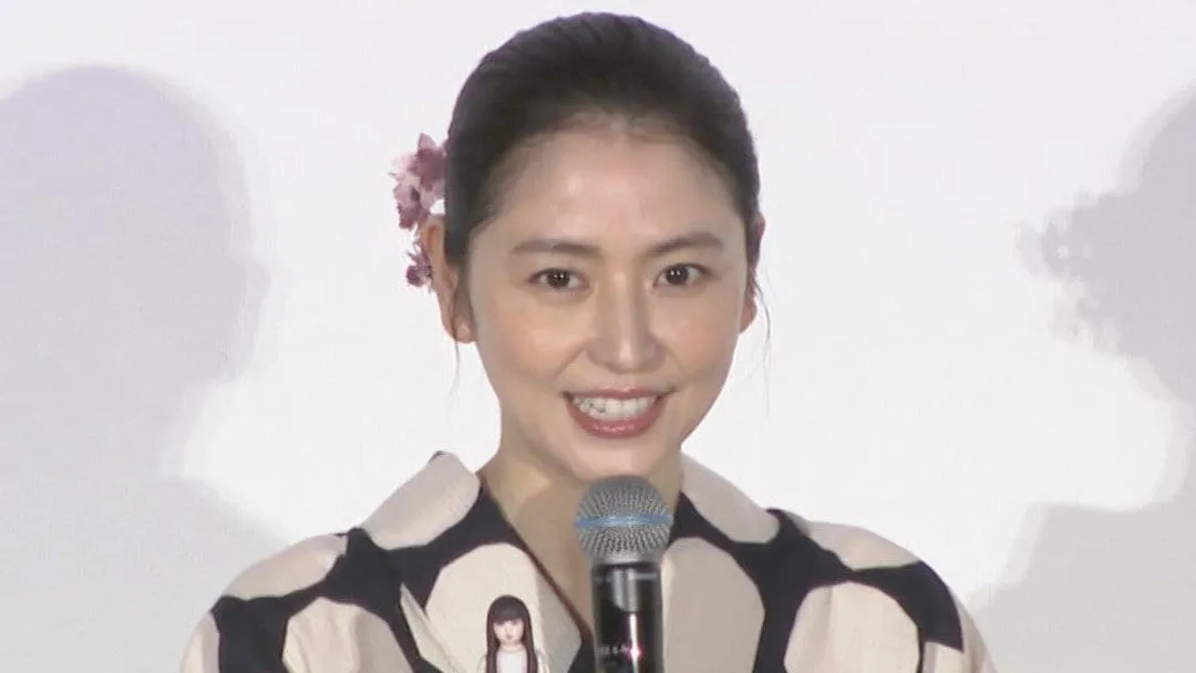 【長澤まさみ】フィギュア獲得のファンに「そのうち噛みつきます」腹話術も披露で会場ホッコリ