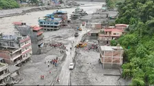ネパール・中国の大規模土石流 死者1000人超える 身元特定は難航