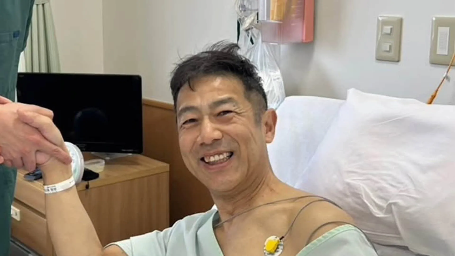 【森脇健児】　右膝の手術を終えたことを報告　「感謝マジックです、さぁー！ここからリハビリしっかり頑張っていきます　赤坂んドリームアゲイン！」