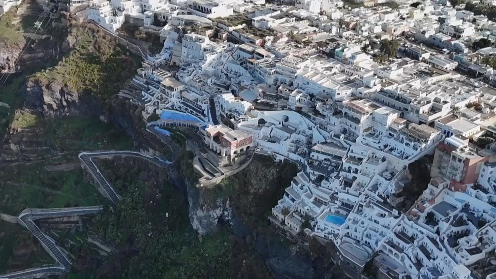 ギリシャの観光地 サントリーニ島に非常事態宣言　地震1400回以上