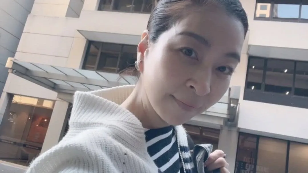 【真矢ミキ】「帰国しました」短期留学先は「Adelaide」（豪アデレード）　ランチタイムの最中に各国のクラスメイトへ挨拶 “感動も悪い汗も出るものは全て出た”