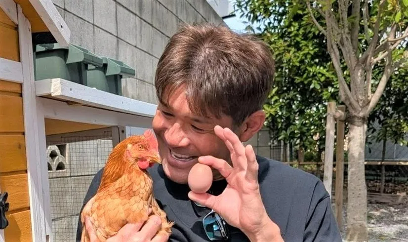 【照英】　家族のニワトリ　「第一号の卵」に喜び爆発　「嬉しさと感動で、涙が止まらなかった」