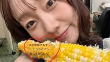 【 須田亜香里 】「試食もたくさん！」農産物を頬張ってご満悦「次の現場でもずっととうもろこし」農産物の魅力大発信
