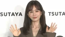 【 前田敦子 】大胆な脱ぎっぷりの美ボディは「花嫁さんの気持ち」で準備　〝ギアチェンジ〟「次の20年」への思いも明かす