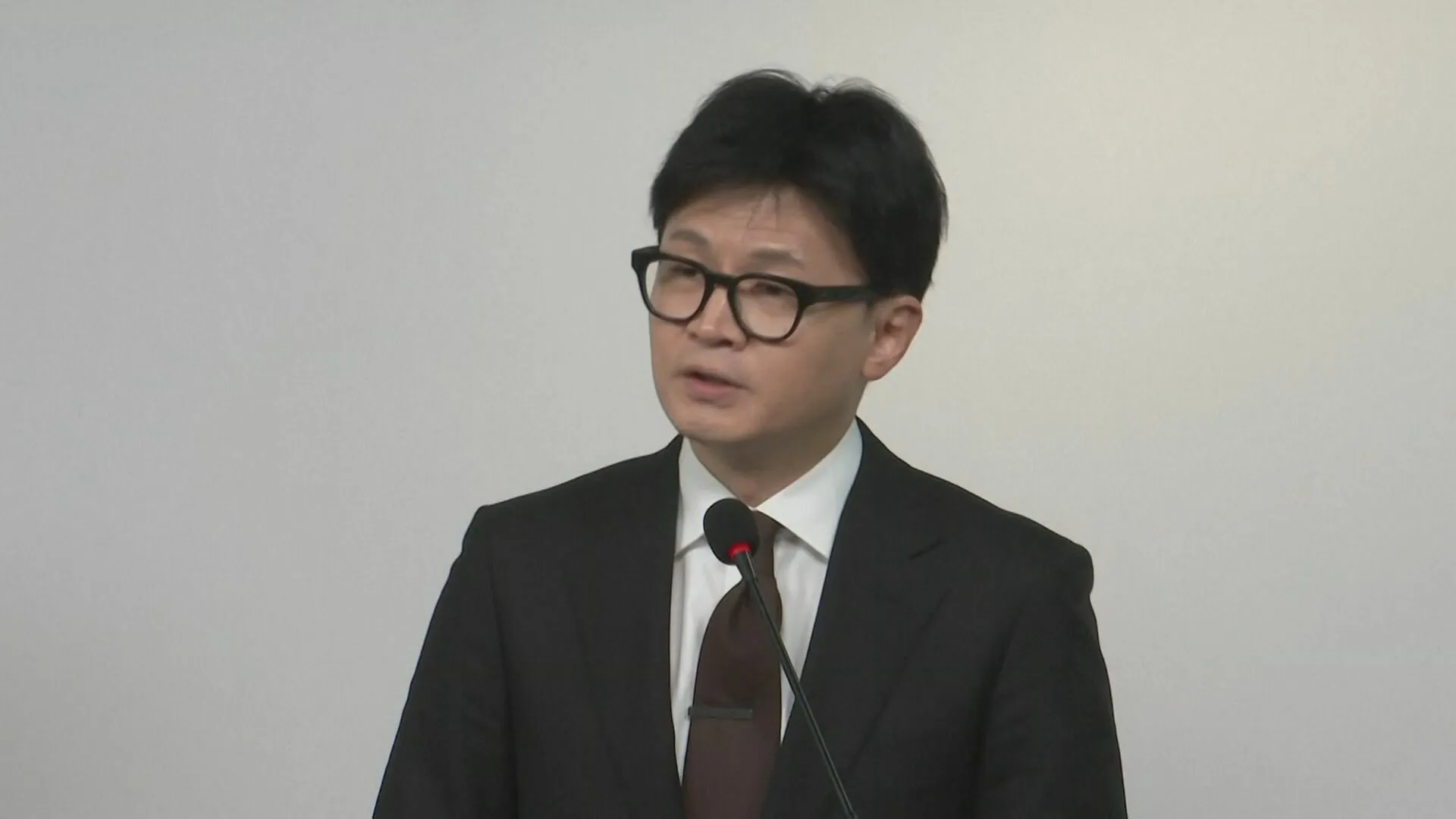 【速報】韓国与党代表「大統領に早期退陣の意思なし、即時の職務停止が必要」