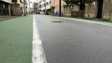 東京・品川区東大井でひき逃げか　80代の女性が太ももや腕を骨折する重傷　軽乗用車が現場から逃走とみて行方追う　警視庁