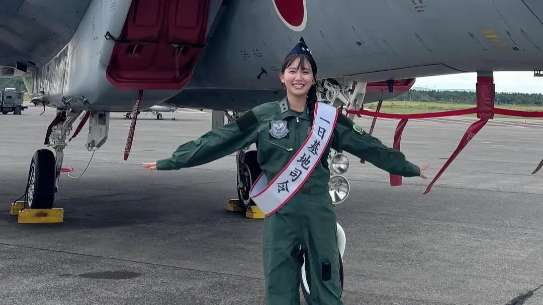 【 志田音々 】航空自衛隊千歳基地で “一日基地司令” を報告　「千歳のまちの航空祭」に参加