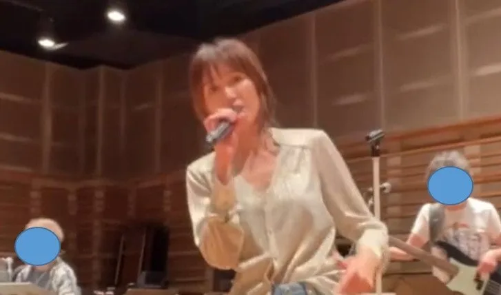 【 工藤静香 】　「来週末から皆さんと同じ空間で歌を聴いていただけるのが楽しみ♥イェーイ」　リハーサルの模様を投稿