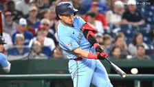 岡本和真 守備から出場も流れに乗って24号、ルーキーでの日本人選手最多本塁打記録を更新 球団新人記録にも並ぶ