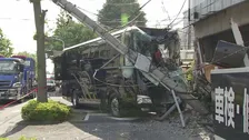 【独自】ブレーキかけずに複数の事故　東京・江戸川区の観光バス事故　街路樹ぶつかり電柱に突っ込む　男性運転手「事故のことはよく覚えていない」　警視庁