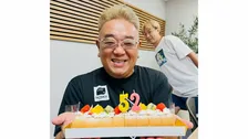 脳梗塞 休養中【サンド・伊達みきお 】52歳誕生日に笑顔の近影公開　後輩・お見送り芸人しんいちの祝福に「食べないで下さい！」　ファン「顔が見れてホッとした」