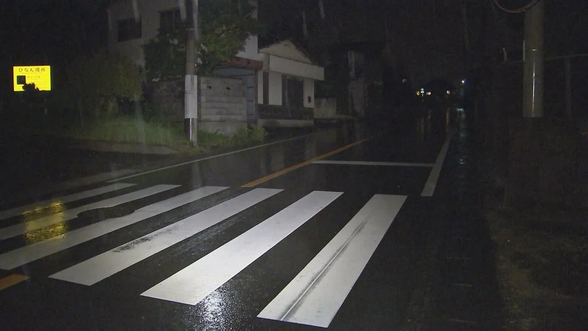 信号のない横断歩道を渡っていた中学1年の男子生徒が軽自動車にひかれる 頭の骨を折る重傷 茨城・常陸太田市