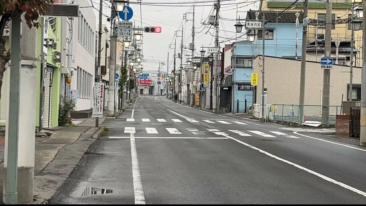 群馬・沼田市で信号無視した軽乗用車が原付バイクの高校生はねる　高校生は頭の骨を折るなどの重傷　軽乗用車の女を現行犯逮捕